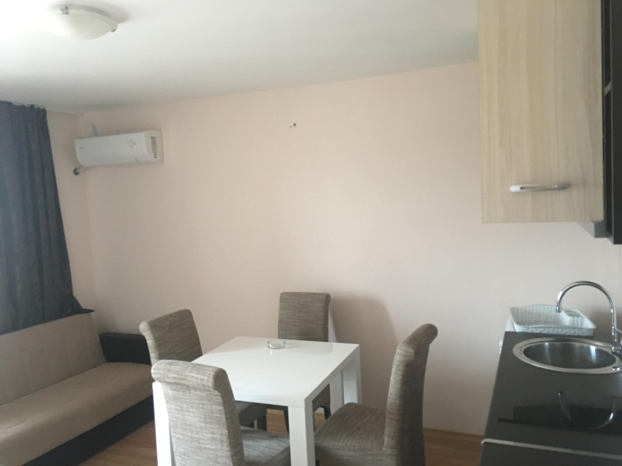 Palace De Luxe Apartments Pomorie Bagian luar foto