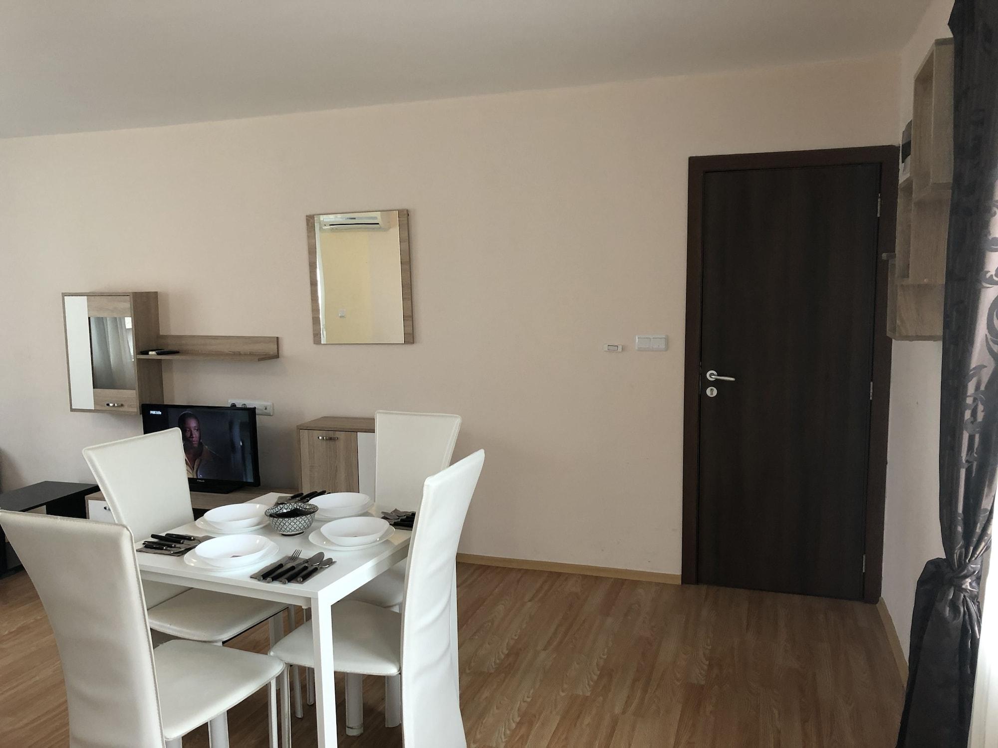 Palace De Luxe Apartments Pomorie Bagian luar foto